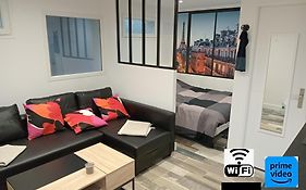 Studio neuf joliment décoré à 5 min de l'aéroport